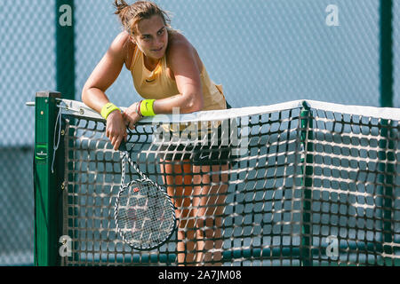 Professioneller Tennisspieler aus Belarus Aryna Sabalenka Praktiken für 2019 WTA in Wuhan Wuhan City, Central China Provinz Hubei, 21. September Stockfoto