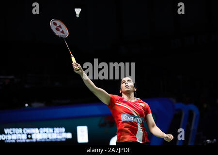 Indische professionelle Badmintonspieler Saina Nehwal konkurriert gegen Thai professionelle Badminton Spieler Busanan Ongbamrungphan an der ersten Runde der Wom Stockfoto