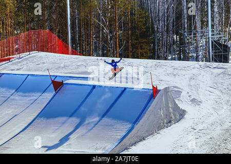 Snowboard Spur während der Wettbewerb im Snowboard Cross Stockfoto