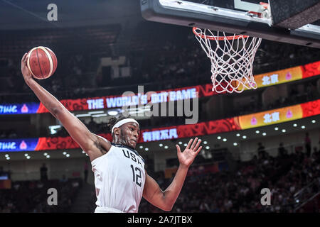 Myles Turner der USA taucht während der 7.-8. Klassifizierung Spiel gegen Polen im FIBA-Weltmeisterschaft in Peking, China, 14. September 2019. Die Unite Stockfoto