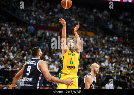 Brasilianische professioneller Basketballspieler Anderson Varejao, Mitte, springt in die Kerbe an der zweiten Runde der Gruppe F Brasilien Griechenland 2019 FIBA Basketball vs. Stockfoto