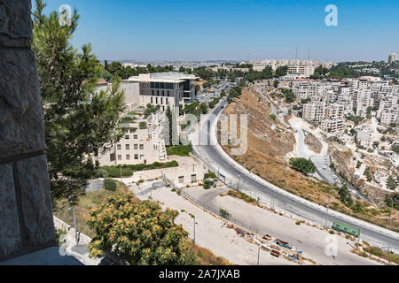 Der Hebräischen Universität Hadassah Krankenhaus Campus und zwei palästinensische Nachbarschaften auf dem Mount Scopus in Ost jerusalem aus der Kunst Schule Stockfoto