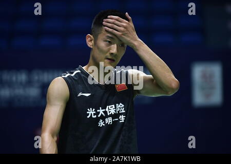 Chinesische professionelle Badminton Spieler Chen Lange konkurriert gegen Malaysische professionelle Badminton Spieler Schutze Zii Jia an der ersten Runde von VICTOR Kinn Stockfoto