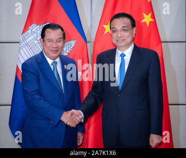 Bangkok, Thailand. 3. November, 2019. Chinesische Ministerpräsident Li Keqiang trifft sich mit kambodschanischen Premierminister Samdech Hun Sen Techo in Bangkok, Thailand, November 3, 2019. Credit: zhai Jianlan/Xinhua/Alamy leben Nachrichten Stockfoto