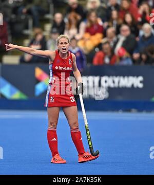 Stratford, London, UK. 3. November 2019. Lea Wilkinson (Großbritannien) Punkte. England v Chile. FIH-Frauen Olympic hockey nähere Bestimmung. Lee Valley Hockey und Tennis Center. Stratford. London. Vereinigtes Königreich. Credit: Sport in Bildern/Alamy leben Nachrichten Stockfoto