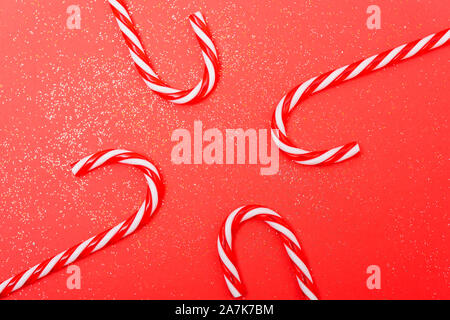 Weihnachten doppelten Umrandung der roten und weißen Kugeln mit