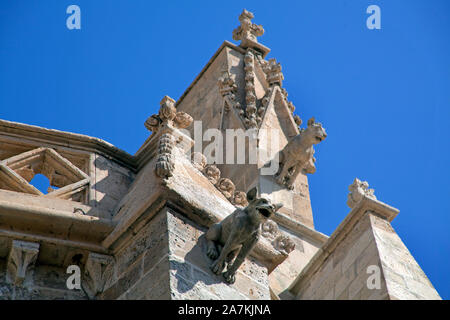 Mythische Kreaturen aus Stein auf der Oberseite der Kathedrale La Seu, Palma, Palma de Mallorca, Mallorca, Balearen, Spanien Stockfoto