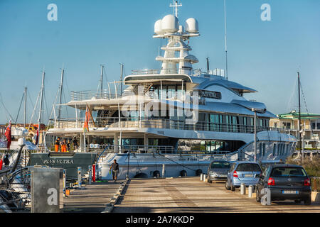 Olbia Sardinien, 19. AUGUST 2019: Maxy Yacht in den Hafen von Olbia. Stockfoto