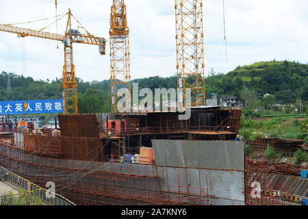 Blick auf die Konstruktion von doppelten Titanic und seine Umgebung in Daying Grafschaft, Stadt Suining, Südwesten Chinas Provinz Sichuan, 18. September 2019. Stockfoto