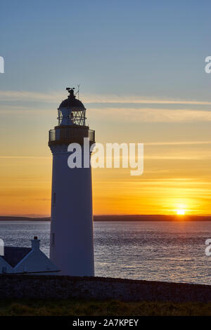 Cantick Head Lighthouse auf Wände, Orkney, Schottland. Auf der südlichen Ansätze zu Scapa Flow bei Sonnenaufgang Stockfoto