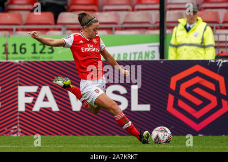 Crawley, Großbritannien. 3. November 2019. Katie McCabe von Arsenal überquert der Ball während des SSE Frauen Continental Cup Fußballspiel zwischen Brighton & Hove Albion WFC und Arsenal an Völker Pension Stadion am 3. November 2019 in Crawley, England (Foto von Daniela Porcelli/SPP) Credit: SPP Sport Presse Foto. /Alamy leben Nachrichten Stockfoto