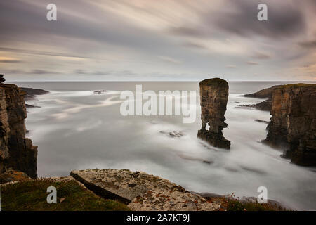 Yesnaby Schloss Meer stack, Yesnaby, Festland, Orkney, Schottland Stockfoto