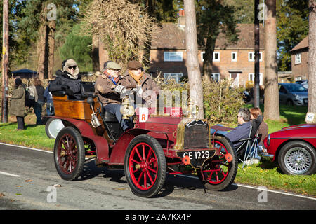 Einen 1903 Gladiator Oldtimer nimmt Teil an der Bonhams London nach Brighton Veteran Car Run 2019 Stockfoto