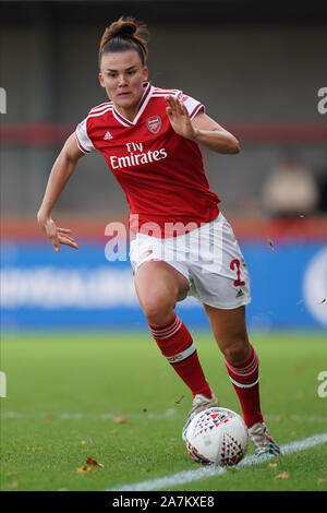 CRAWLEY in England - 3. NOVEMBER: Katrine Veje von Arsenal auf die Kugel während der SSE Frauen Continental Cup Fußballspiel zwischen Brighton & Hove Albion WFC und Arsenal an Völker Pension Stadion am 3. November 2019 in Crawley, England (Foto von Daniela Porcelli/SPP) Stockfoto