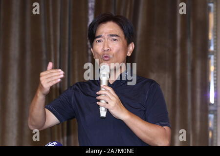 Taiwanesische Berühmtheit Jacky Wu spricht auf der Pressekonferenz mit hohen Renditen und die Beschwerde eines Staubsaugers Marke investiert er in der Ta zu klären Stockfoto