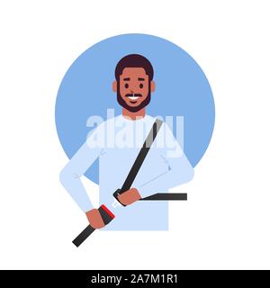 African American man Fahrer- oder Beifahrerseite Befestigung Gurt vor dem Fahren Lebensretter sichere Reise Sicherheit erste Konzept Flachbild portrait Vector Illustration Stock Vektor