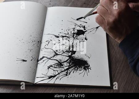 Tinte wird von Stroh auf Papier geblasen, Reihe von pics in einer Sequenz. Stockfoto