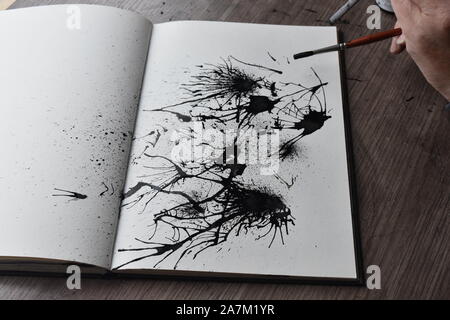 Tinte wird von Stroh auf Papier geblasen, Reihe von pics in einer Sequenz. Stockfoto