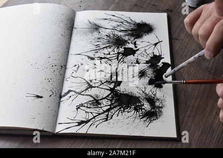 Tinte wird von Stroh auf Papier geblasen, Reihe von pics in einer Sequenz. Stockfoto