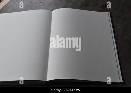 Tinte wird von Stroh auf Papier geblasen, Reihe von pics in einer Sequenz. Stockfoto