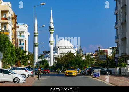 Moschee mit Minaretten, Antalya, Side, Türkei Urlaub, Türkei, Türkische Riviera, Mittelmeer, Stockfoto