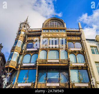 'Old England 'Art Nouveau (ehemaliges Kaufhaus) jetzt 'Museum der Musikinstrumente", Place Royale, Brüssel, Belgien. Stockfoto