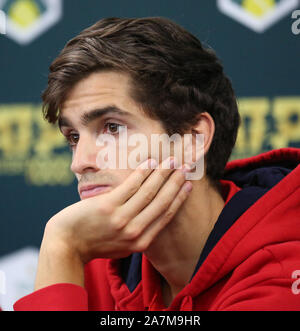 Paris, Frankreich. 03 Nov, 2019. Pierre-Hugues Herbert von Frankreich nimmt an einer Pressekonferenz, nachdem er und seine Partner Nicolas Mahut gewann ihre ersten Rolex Paris Meister verdoppelt Meisterschaft gegen Russen Karen Khachanov und Andrej Rublev in Paris am Sonntag, 3. November 2019. Das französische Paar besiegt die Russen 6-4, 6-1 Ihrer 7 ATP-Masters 1000 Team zu gewinnen Titel verdoppelt. Foto von David Silpa/UPI Quelle: UPI/Alamy leben Nachrichten Stockfoto