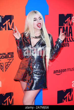 Ava Max an den MTV Europe Music Awards 2019, bei der fibes Konferenz & Ausstellung Zentrum von Sevilla, Spanien statt. Stockfoto