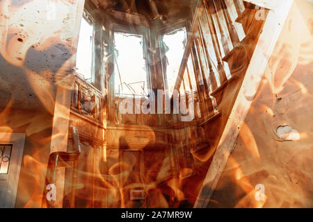 Apartment Gebäude auf das Brennen einer Inferno Holzhaus Stockfoto