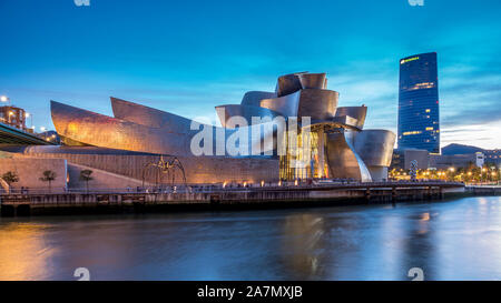 Panoramablick auf das Guggenheim Museum Bilbao, Spanien, 26. Oktober, 2019 Stockfoto