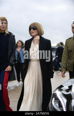 Britisch-amerikanische Journalist und Redakteur, Anna Wintour, Editor-in-chief von Vogue, besucht die Christian Dior Damenmode Frühjahr/Sommer 2020 zeigen während des Th Stockfoto