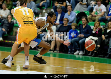 Treviso, Italien, 03. November 2019, Charles cooke iii (Treviso) während De Longhi Treviso Warenkorb vs Carpegna Prosciutto Warenkorb Pesaro - Italienische Basketball eine Serie Meisterschaft - Credit: LPS/Ettore Griffoni/Alamy leben Nachrichten Stockfoto