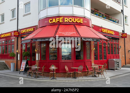 11/03/2019 Portsmouth, Hampshire, UK das Äußere des Café Rouge französisches Restaurant in Portsmouth Gunwharf Quays Stockfoto