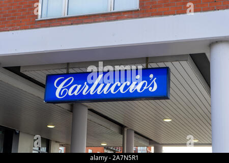 11/03/2019 Portsmouth, Hampshire, UK das Zeichen eines carluccios italienisches Restaurant Stockfoto