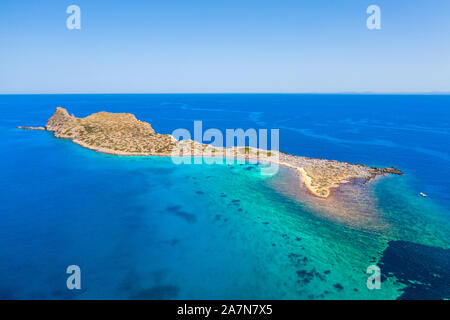 Glaronisi Insel in der Nähe des fantastischen Strand von Kolokitha, Elounda, Kreta, Griechenland. Stockfoto