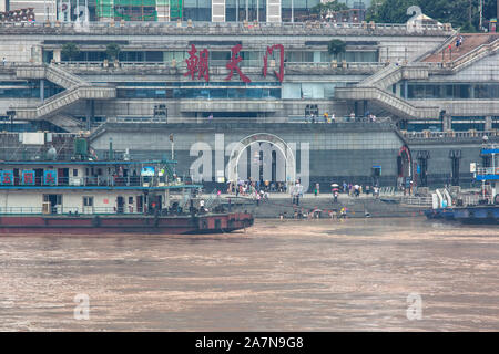 Blick auf die überschwemmten Yangtze Fluss in Chongqing, China, 8. August 2019. Stockfoto
