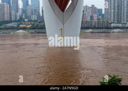 Blick auf die überschwemmten Yangtze Fluss in Chongqing, China, 8. August 2019. Stockfoto