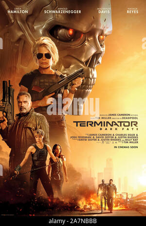 Terminator: dunkles Schicksal (2019) unter der Regie von Tim Miller und Hauptdarsteller Mackenzie Davis, Linda Hamilton, Brett Azar und Arnold Schwarzenegger. Sarah Connor gibt einen T-1000 zu kämpfen. Stockfoto