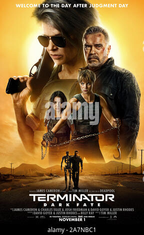 Terminator: dunkles Schicksal (2019) unter der Regie von Tim Miller und Hauptdarsteller Mackenzie Davis, Linda Hamilton, Brett Azar und Arnold Schwarzenegger. Sarah Connor gibt einen T-1000 zu kämpfen. Stockfoto