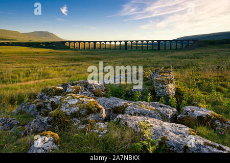 Ribblehead Viadukt in den Yorkshire Dales National Park, North Yorkshire, England. Stockfoto