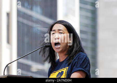 Philadelphia, PA, USA - 15. Juli 2019: Stadt-stadträtin, Helen Gym verbindet eine Kundgebung der bevorstehenden Schließung von Hahnemann University Hospital zu stoppen. Stockfoto