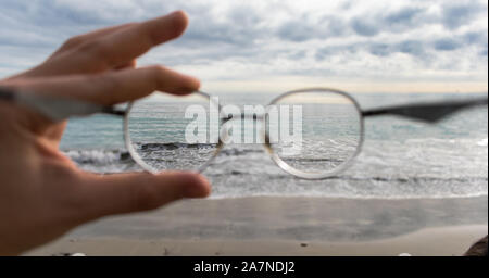 Meer durch Vision Brille gesehen Stockfoto