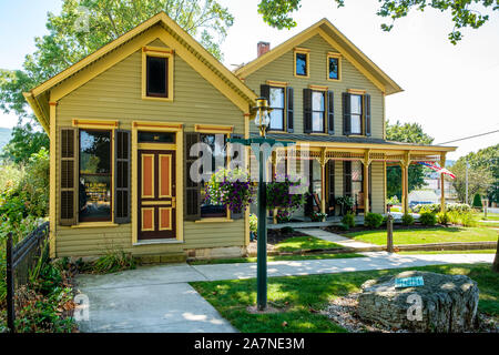 Alexander Financial Group, der ehemaligen Kanzlei von M R Shaffner, 200 North 2nd Street, McConnellsburg, PA Stockfoto