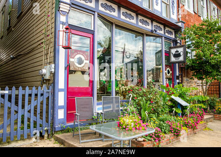 Kitzeln Sie Ihre ausgefallene Geschenke und Kaffee, der ehemalige Albert Stoner Store, 110 Lincoln Weg West, McConnellsgurg, PA Stockfoto