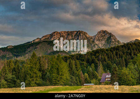Den Berg Giewont massiv in den Bergen der Hohen Tatra in Polen Stockfoto