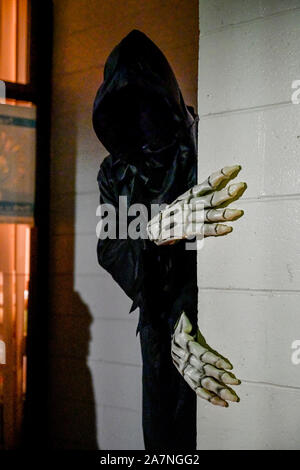 Schwarz vermummte Skelett, Parade der verlorenen Seelen, Vancouver, British Columbia, Kanada Stockfoto
