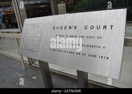Plakette der Besuch der Königin zu Milton Keynes am 27. Juni 1979 zu gedenken. Stockfoto