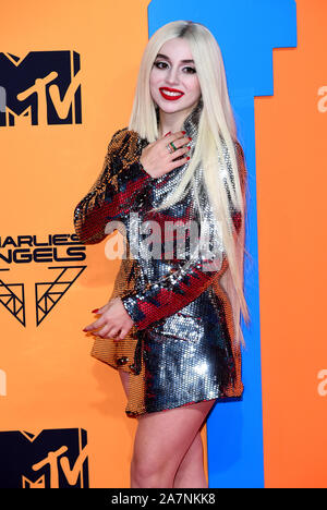 Ava Max an den MTV Europe Music Awards 2019, bei der fibes Konferenz & Ausstellung Zentrum von Sevilla, Spanien statt. Stockfoto