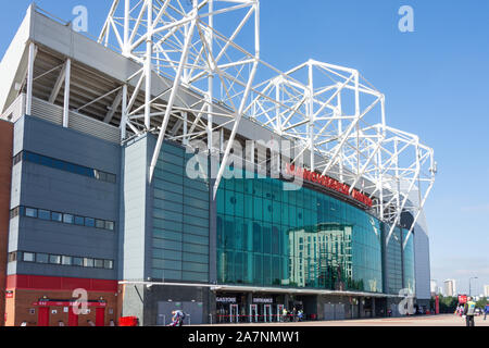 Haupteingang zum Manchester United Football Ground, Old Trafford Sir Matt Busby Way, Stretford, Trafford, Greater Manchester, England, Vereinigtes Königreich Stockfoto