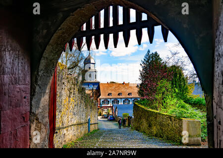Braunfels ist ein Luftkurort und eine Stadt im Mittelhessischen Lahn-Dill-Kreis und ist bekannt für seine Burg aus dem 13. Jahrhundert bekannt. Stockfoto